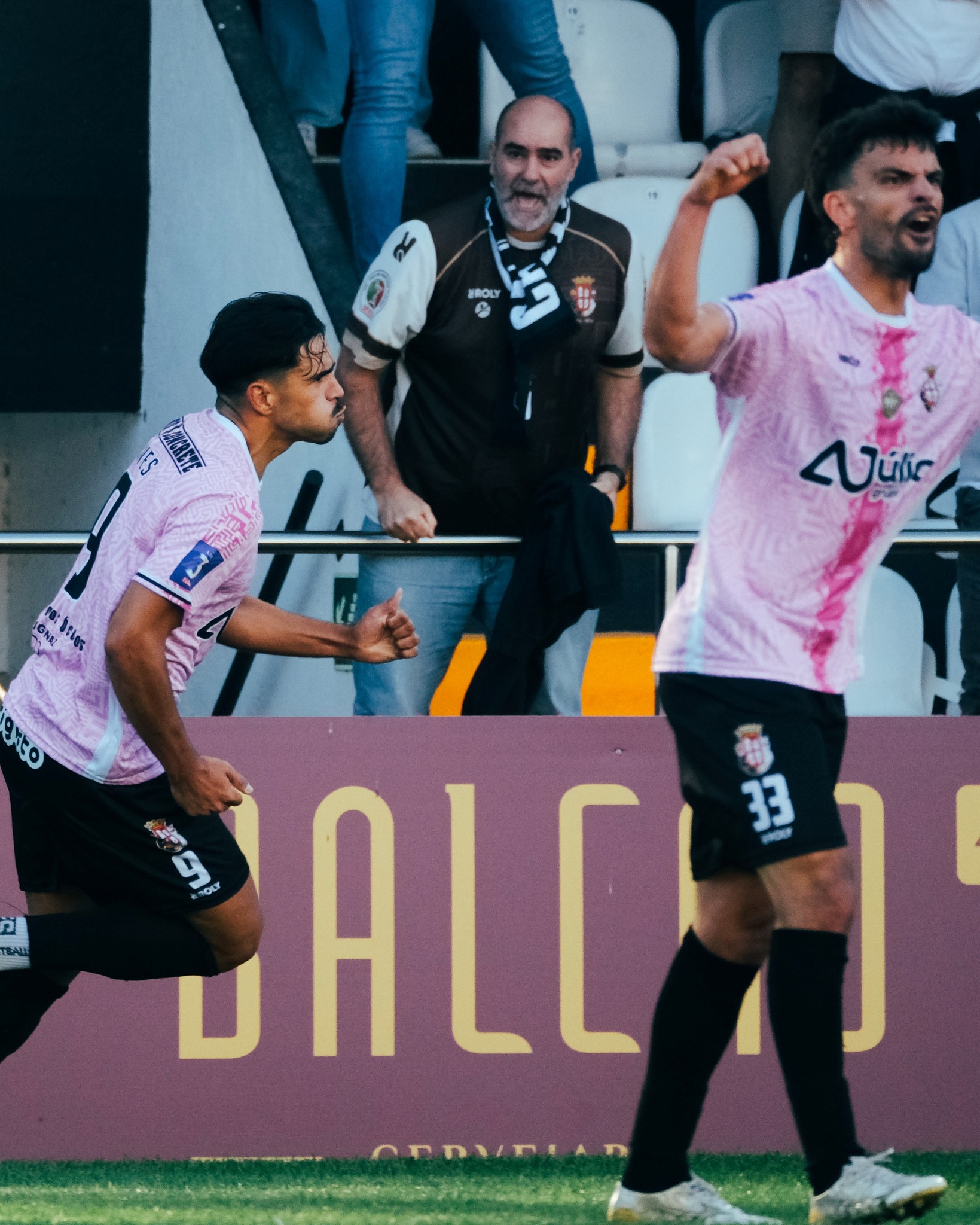Liga 3
Seria B
Jornada 8
@ShootHappens